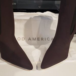 NWT: Good American Neoprene Chocolate Kickstand Heel Booties Size 8.5
